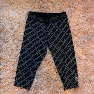 PINK Workout Crop Leggings